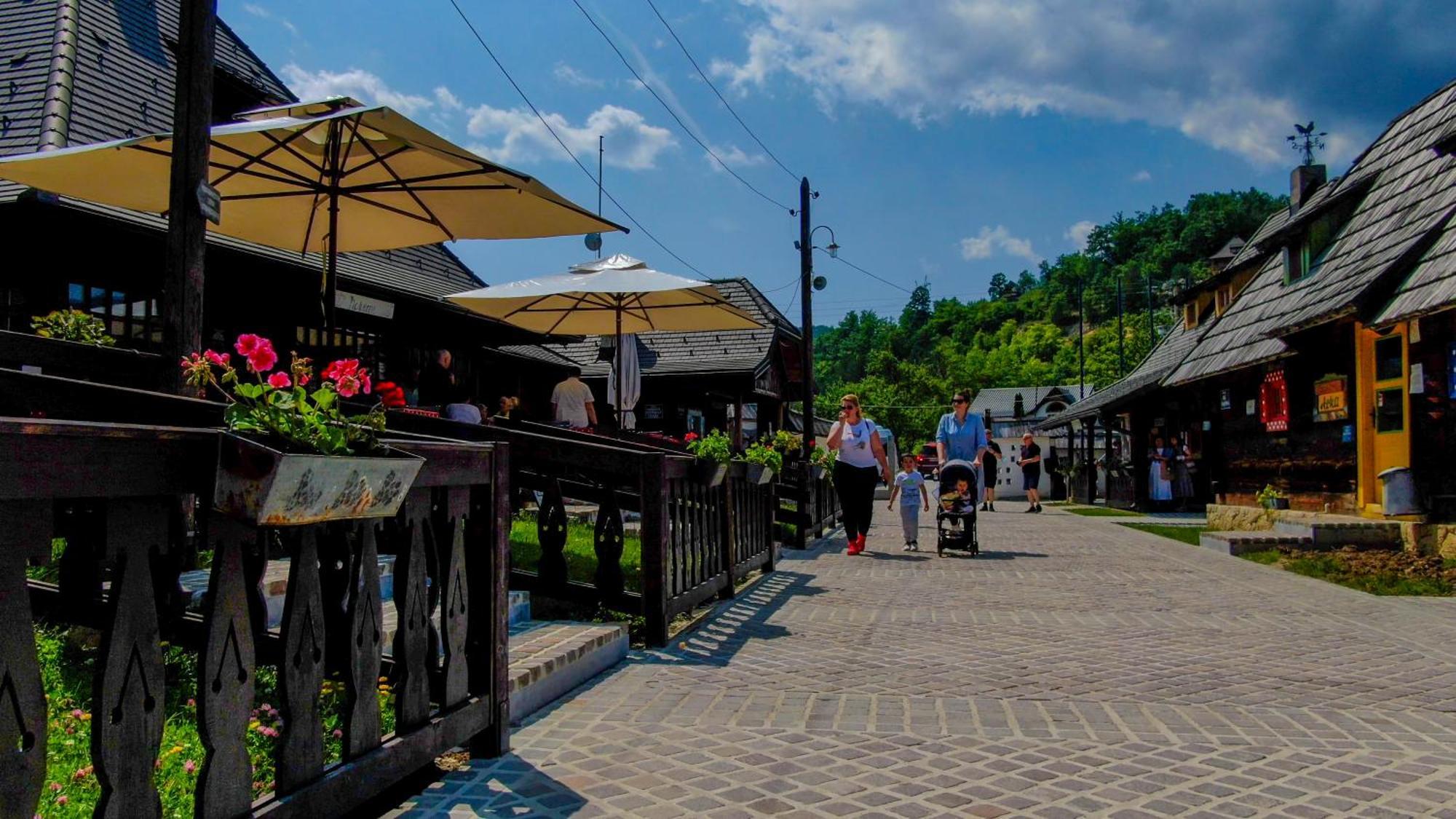 Mecavnik Resort モクラ・ゴラ エクステリア 写真